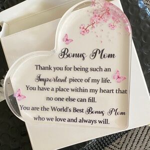 Heart-Shaped “Bonus Mom” Decorative Plaque - Pink Floral